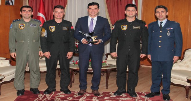 BAŞBAKAN ÖZGÜRGÜN, SOLO TÜRK EKİBİNİ KABUL ETTİ