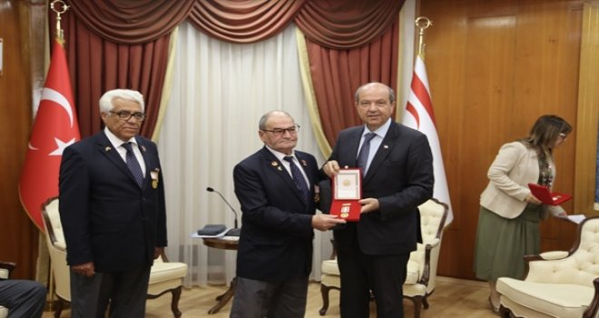 BAŞBAKAN TATAR GAZİLERE MADALYA VERDİ