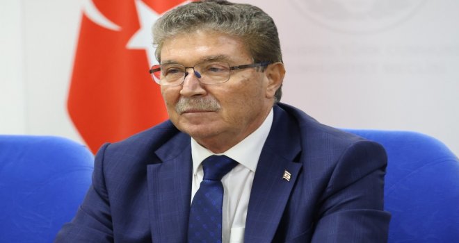 Başbakan Ünal Üstel, hastaneye kaldırıldı