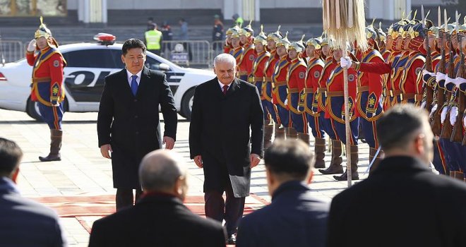 Başbakan Yıldırım Moğolistan'da resmi törenle karşılandı.