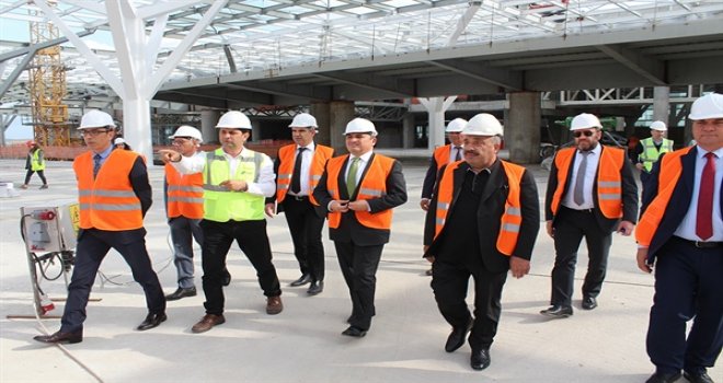 BAŞÇERİ, ERCAN HAVALİMANI’NDA YENİ TERMİNAL İNŞAATINI İNCELEDİ