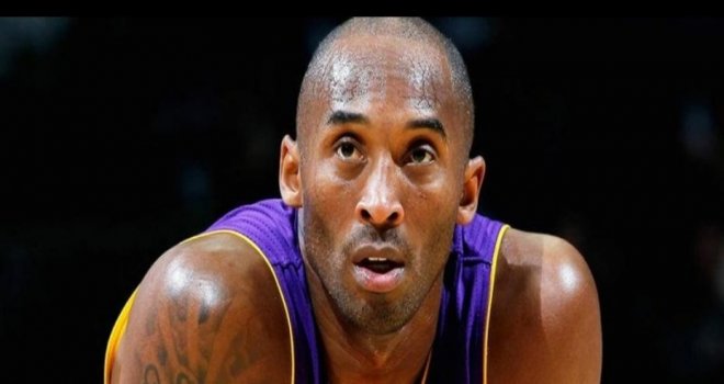 Basketbolun efsanesi Kobe Bryant helikopter kazasında hayatını kaybetti