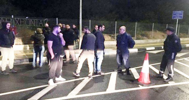 Bazı Rumlar Derinya ve Aplıç'ta geçişleri engelledi