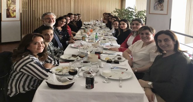 BENTER, KADIN ÇALIŞANLARA YEMEK VERDİ
