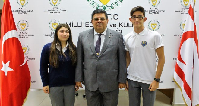 BEROVA IGCSE SINAVINDA DÜNYA BİRİNCİSİ OLAN PAYLAŞ ULUAL VE OLGUN PAŞALAR’I KABUL ETTİ