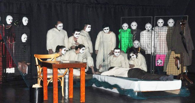 BEŞPARMAKLAR TİYARTO FESTİVALİ “DELİ” ADLI OYUNLA BAŞLADI