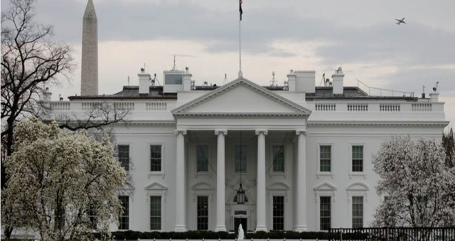 Beyaz Saray sağlık ekibinden, ABD’de 100 ila 200 bin kişinin koronavirüsten öleceği tahmini
