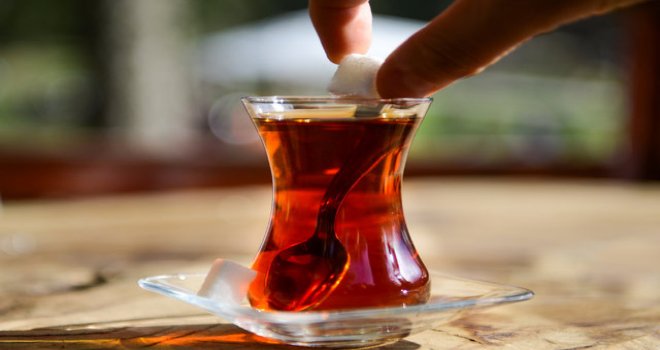 Bilim insanları açıkladı! Çay içmek yaşlılığı yavaşlatıyor