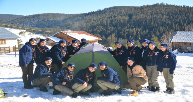 BOLU ALADAĞ İLERİ DÜZEY KIŞ KAMPI’NA KKTC’DEN İZCİLER DE KATILDI