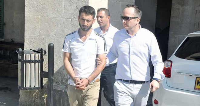 Çalıntı telefon başını yaktı