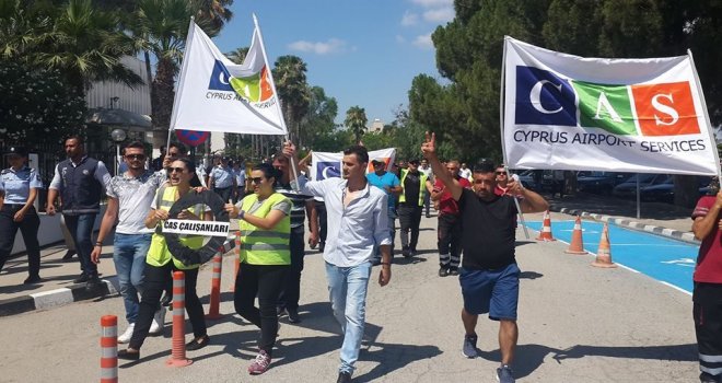 CAS ÇALIŞANLARI BAŞBAKANLIK ÖNÜNDE EYLEM YAPIYOR
