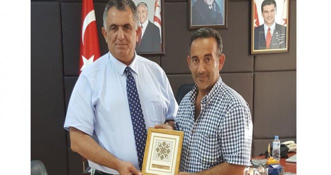 Çavuşoğlu’na plaket