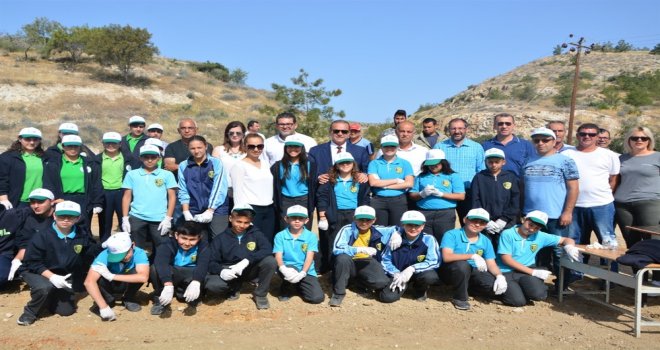 ÇEVRE KORUMA DAİRESİ’NİN ‘BİR FİDAN DA SEN DİK’ ETKİNLİĞİNİN İLKİ LEFKE’DE YAPILDI..