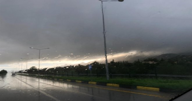 CİKLOS’TA TRAFİK TEK ŞERİTTEN VERİLİYOR...HAVA VE DENİZ ULAŞIMINDA AKSAMA YOK