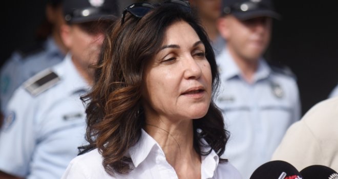 "Çocuklar konteynerde ama ikinci ilahiyat koleji yapılıyor"