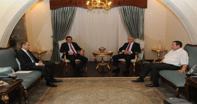 CUMHURBAŞKANI AKINCI, ERHÜRMAN, ÖZERSAY VE DENKTAŞ İLE BİR ARAYA GELDİ.