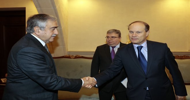CUMHURBAŞKANI AKINCI, FRANSIZ BÜYÜKELÇİ TRACCAZ İLE GÖRÜŞTÜ