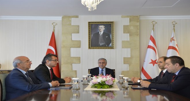 CUMHURBAŞKANI AKINCI HÜKKÜMETTE YER ALAN SİYASİ PARTİ BAŞKANLARIYLA BİR ARAYA GELDİ.