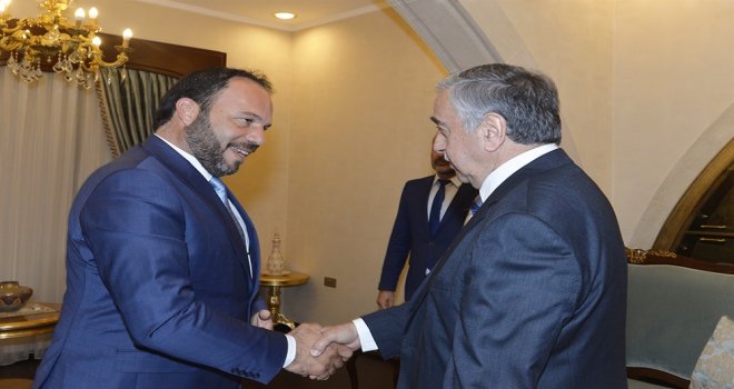 CUMHURBAŞKANI AKINCI, İSKELE BELEDİYE BAŞKANI SADIKOĞLU’NU KABUL ETTİ..