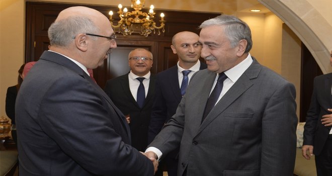 CUMHURBAŞKANI AKINCI, İ.Ü. REKTÖRÜ AK VE ÇİÇEK’İ KABUL ETTİ