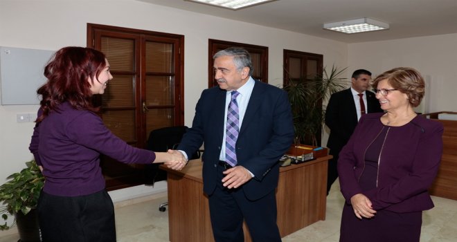 CUMHURBAŞKANI AKINCI, KADIN ÇALIŞANLARI KUTLADI