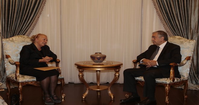 CUMHURBAŞKANI AKINCI, KIBRIS BAHAİLERİ’Nİ TEMSİLEN SUZAN MERTER BAŞKANLIĞINDAKİ HEYETİ KABUL ETTİ