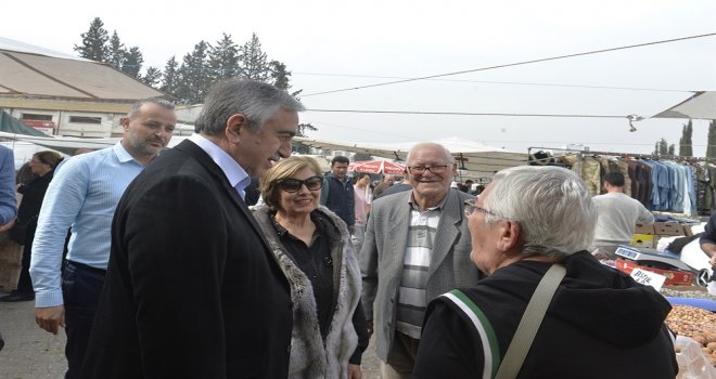 CUMHURBAŞKANI AKINCI LEFKOŞA AÇIK PAZARI’NI ZİYARET ETTİ.