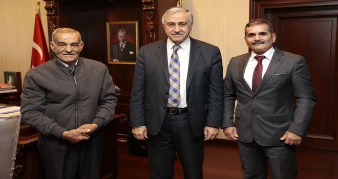 CUMHURBAŞKANI AKINCI, MANİ KİTAPLARI YAZAN HASAN PARALI’YI KABUL ETTİ.
