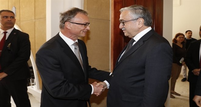 CUMHURBAŞKANI AKINCI, SLOVAKYA BÜYÜKELÇİLİĞİ RESEPSİYONUNA KATILDI
