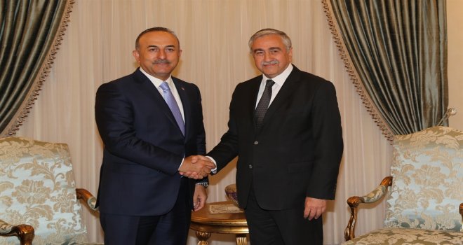 CUMHURBAŞKANI AKINCI, TC DIŞİŞLERİ BAKANI ÇAVUŞOĞLU’YLA BİR ARAYA GELDİ.