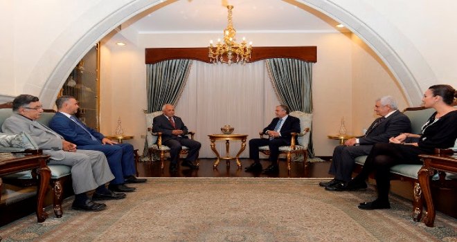 CUMHURBAŞKANI AKINCI, ULUBAY BAŞKANLIĞINDAKİ KUZEY KIBRIS TÜRK KIZILAY DERNEĞİ HEYETİNİ KABUL ETTİ