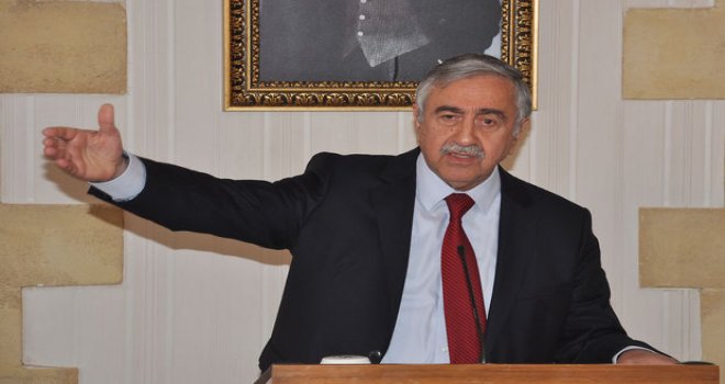 CUMHURBAŞKANI AKINCI’NIN PAZARTESİ DÜZENLEYECEĞİ BASIN TOPLANTISININ SAATİ 19.30...