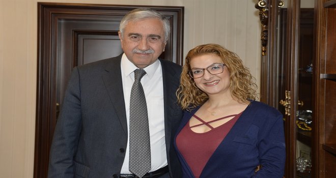 CUMHURBAŞKANI MUSTAFA AKINCI, OPERA SANATÇISI BESTE BERK’İ KABUL ETTİ..