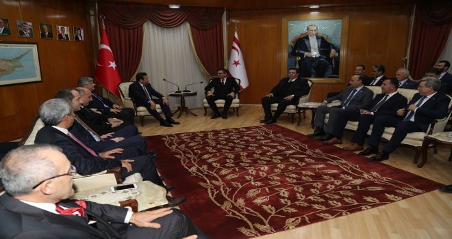 CUMHURİYET MECLİSİ İLE TBMM ARASINDA YAPILACAK DOSTLUK MAÇI İÇİN ADAYA GELEN KONUK HEYET BAŞBAKANLIKTAYDI