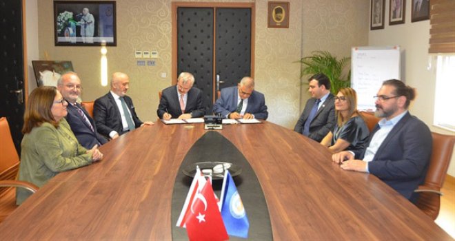 DAÜ İLE SAĞLIK BİLİMLERİ ÜNİVERSİTESİ ARASINDA İŞ BİRLİĞİ PROTOKOLÜ İMZALANDI