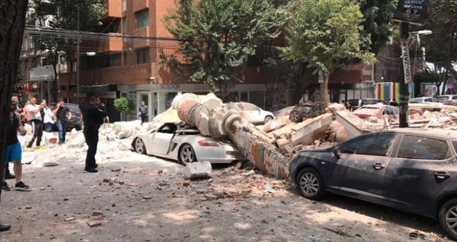 DEPREMDE YAŞAMINI YİTİRENLERİN SAYISI 325'E ULAŞTI