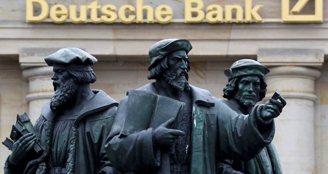 Deutsche Bank'ın kredi notu düşürüldü