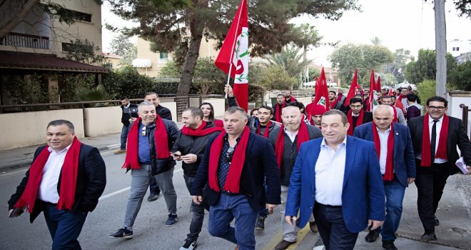 DP ADAYLARI LEFKOŞA DEREBOYU’NDA BROŞÜR DAĞITTI…