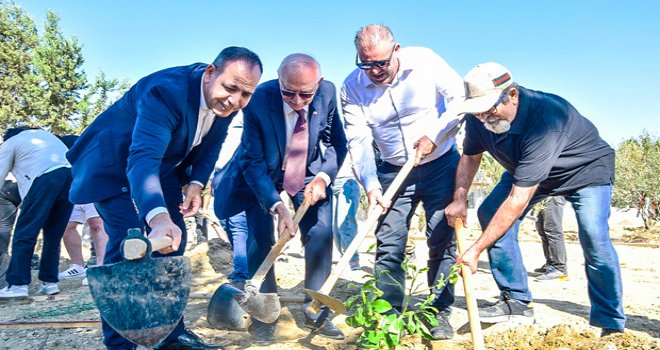 Dr. Zerrin Akalın Parkı’nda fidan dikildi