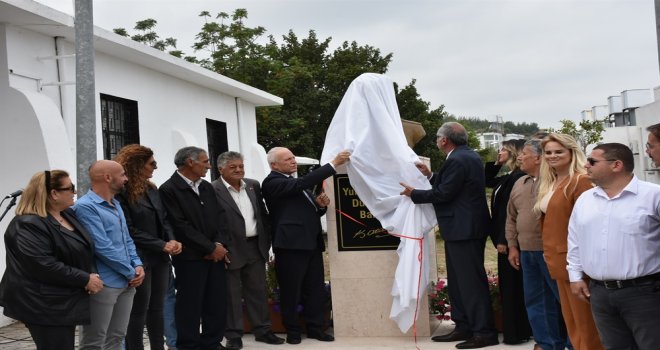 EDREMİT’TE ATATÜRK BÜSTÜ, YENİLENEN MUHTARLIK BİNASI VE ÇOCUK OYUN ALANI TÖRENLE AÇILDI.