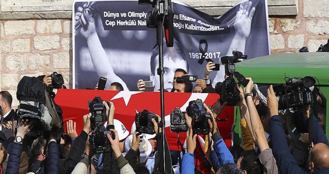 Efsane halterci son yolculuğuna uğurlandı