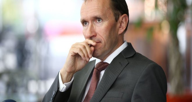 EIDE YARIN ARA BÖLGEDEKİ İNSAN ZİNCİRİNE KATILIYOR