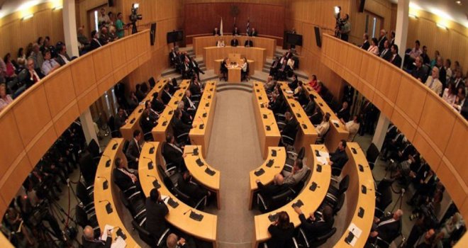 "Enosis" formülü komiteden geçti