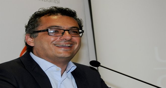 ERHÜRMAN: “EDEBİYATLA İLGİLENMEMİŞ BİR İNSANIN DÜŞÜNME YETENEĞİNDEN ŞÜPHE EDERİM..”