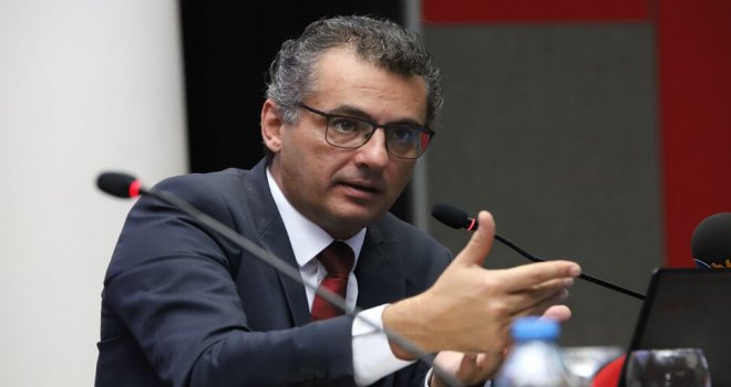 Erhürman: Memleket elimizden gidiyor