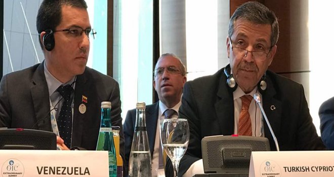 Ertuğruloğlu, İİT Dışişleri Bakanları Konseyi Olağanüstü toplantısında konuştu