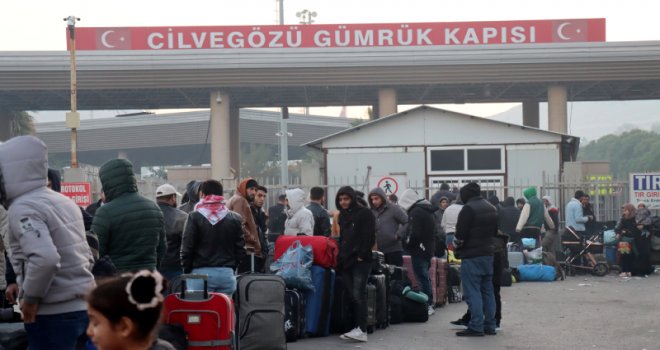 Esad rejiminin devrilmesinin ardından Türkiye'deki Suriyeliler ülkelerine dönüyor