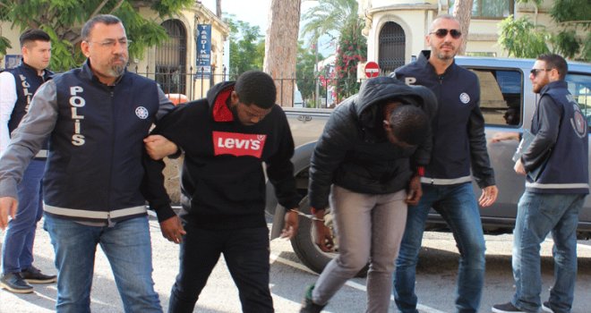 Evinin her yerinden uyuşturucu çıktı