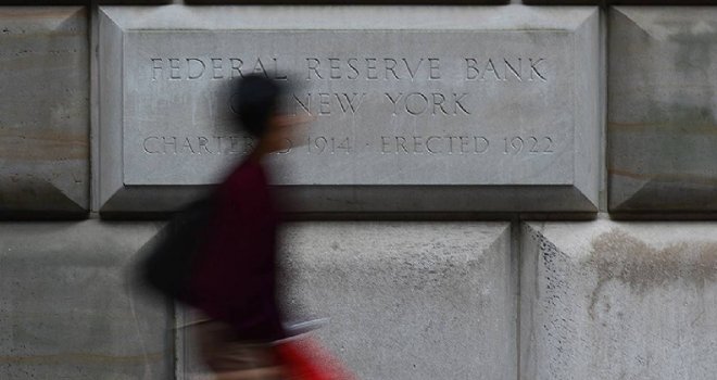 Fed tutanakları, faiz oranlarının bir süre daha yüksek kalacağına işaret etti