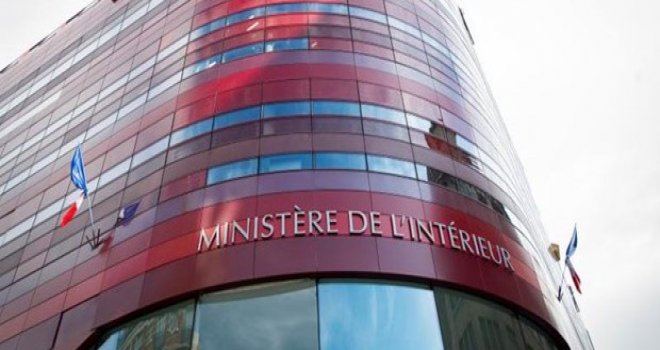 FRANSA'DA BAKANLIKLARDA FARE "İSTİLASI"